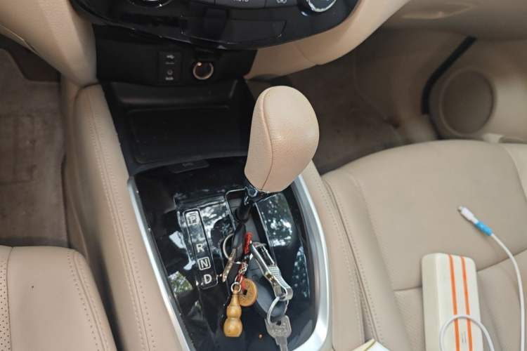 Used Nissan X-Trail 2014 2.0L CVT Comfort Edition 2WD Gear Lever