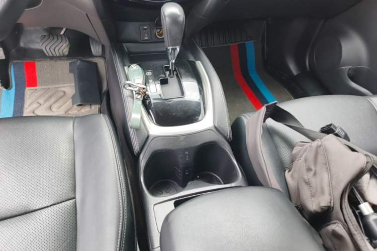 Used Nissan X-Trail 2014 2.0L CVT Comfort Edition 2WD Gear Lever
