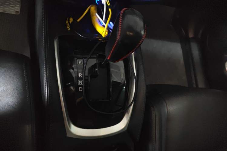 Used Nissan X-Trail 2014 2.0L CVT Comfort Edition 2WD Gear Lever
