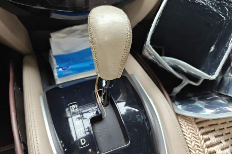 Used Nissan X-Trail 2014 2.0L CVT Comfort Edition 2WD Gear Lever