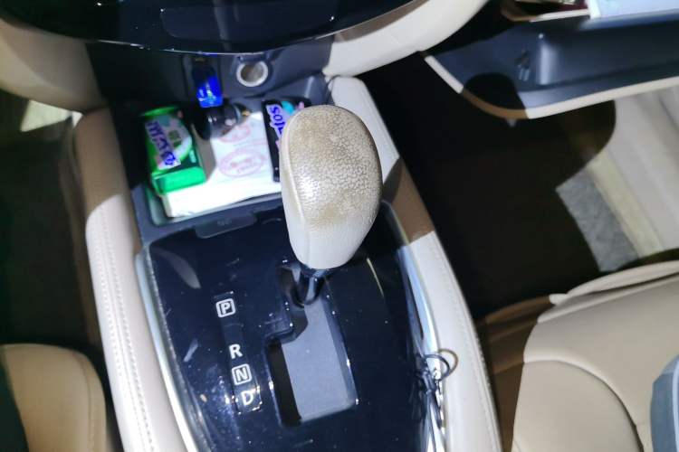 Used Nissan X-Trail 2014 2.0L CVT Comfort Edition 2WD Gear Lever