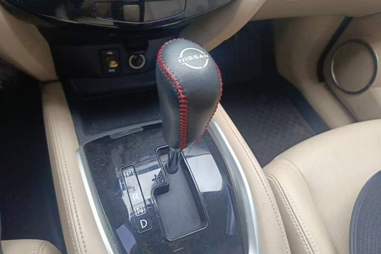 Used Nissan X-Trail 2014 2.5L CVT Ultimate Edition 4WD Gear Lever
