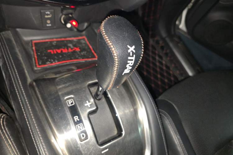 Used Nissan X-Trail 2014 2.0L CVT Comfort Edition 2WD Gear Lever