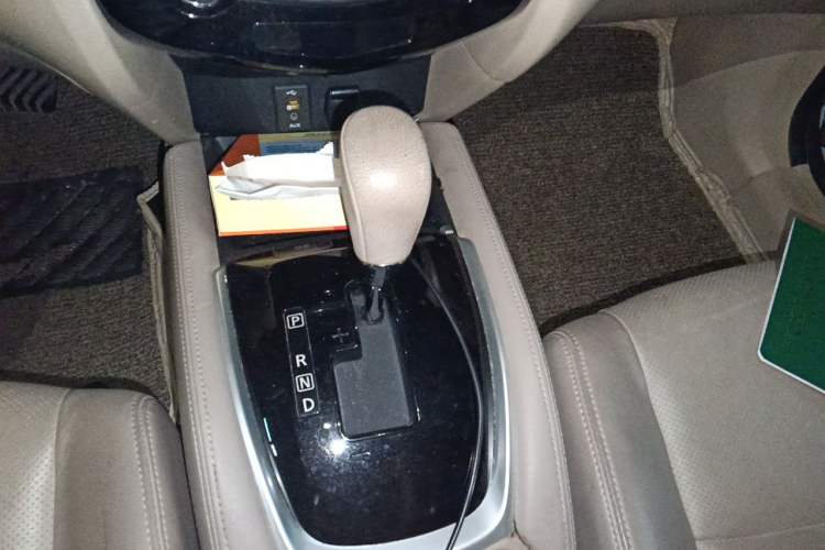 Used Nissan X-Trail 2014 2.0L CVT Comfort Edition 2WD Gear Lever
