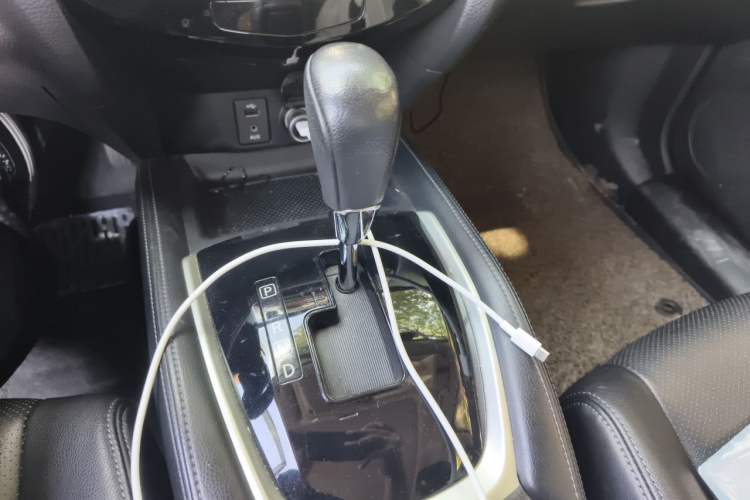 Used Nissan X-Trail 2014 2.0L CVT Comfort Edition 2WD Gear Lever