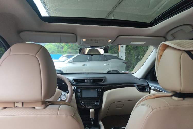 Used Nissan X-Trail 2014 2.5L CVT Ultimate Edition 4WD Headliner