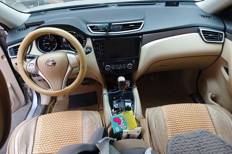 Used Nissan X-Trail 2014 2.0L CVT Comfort Edition 2WD Interior 2