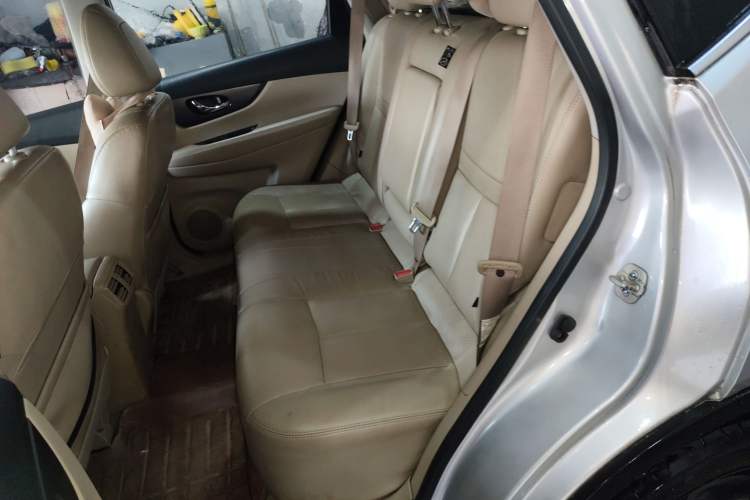 Used Nissan X-Trail 2014 2.0L CVT Comfort Edition 2WD Interior 4