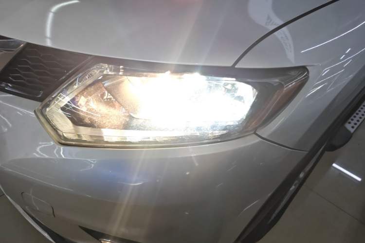 Used Nissan X-Trail 2014 2.5L CVT Luxury Edition 4WD Left Front Headlight
