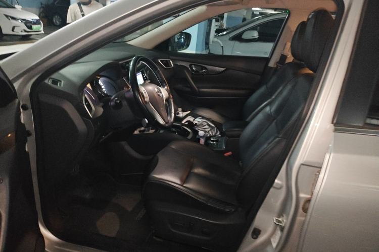 Used Nissan X-Trail 2014 2.5L CVT Leading Edition 4WD Left Front Seat