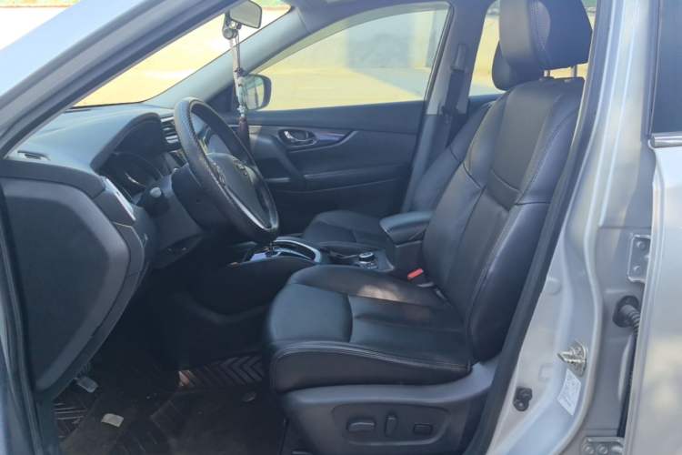 Used Nissan X-Trail 2014 2.5L CVT Luxury Edition 4WD Left Front Seat