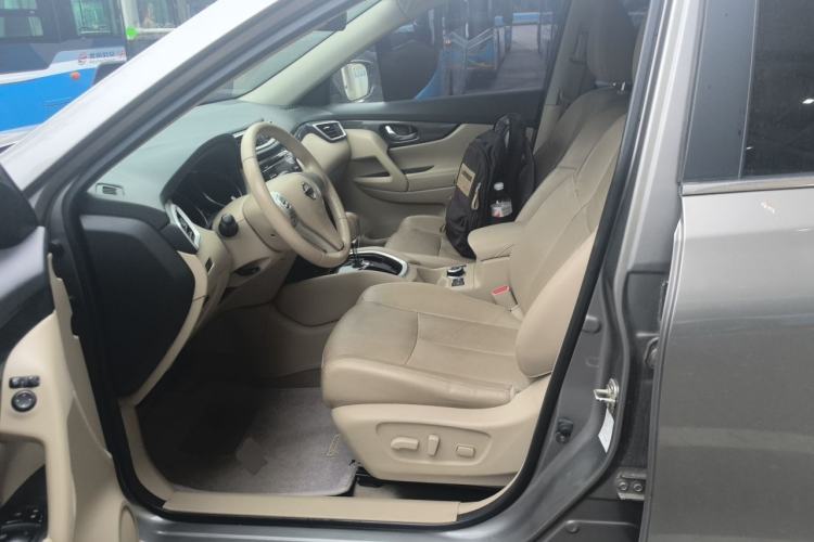 Used Nissan X-Trail 2014 2.5L CVT Leading Edition 4WD Left Front Seat