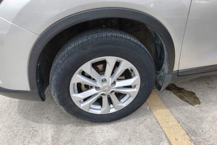 Used Nissan X-Trail 2014 2.0L CVT Comfort Edition 2WD Left Front Wheel Hub