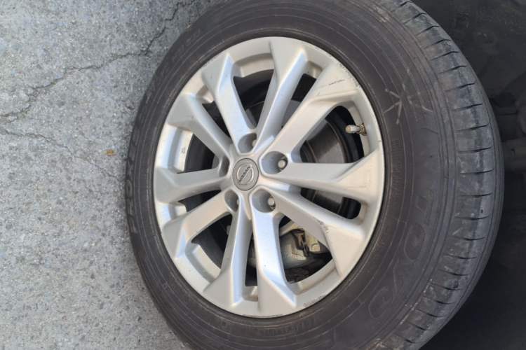 Used Nissan X-Trail 2014 2.5L CVT Luxury Edition 4WD Left Front Wheel Hub