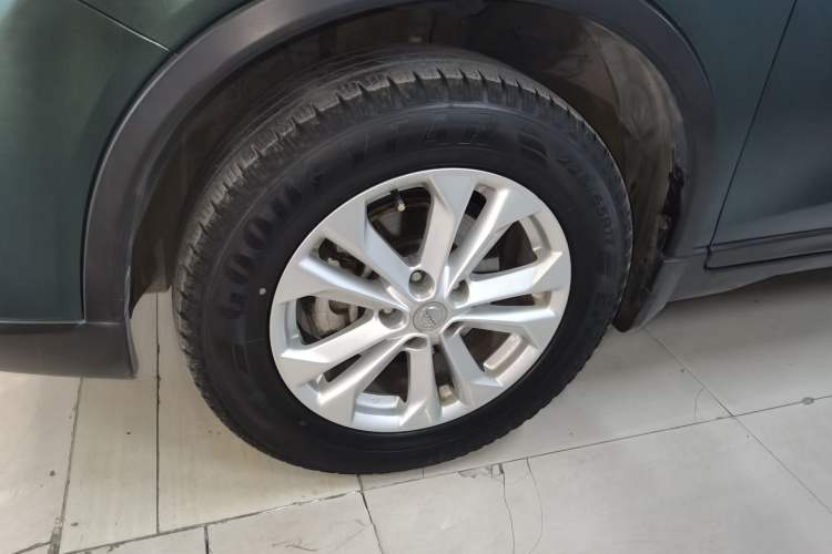 Used Nissan X-Trail 2014 2.0L CVT Comfort Edition 2WD Left Front Wheel Hub