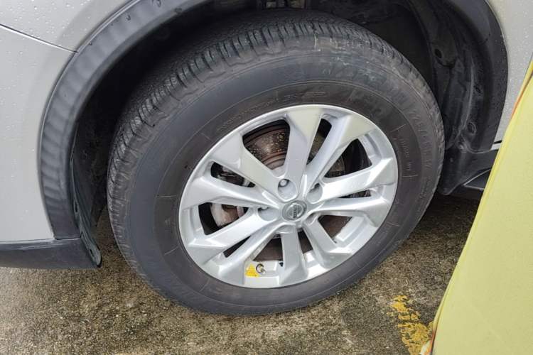 Used Nissan X-Trail 2014 2.0L CVT Comfort Edition 2WD Left Front Wheel Hub