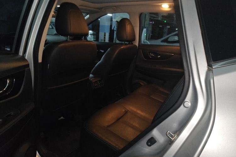 Used Nissan X-Trail 2014 2.5L CVT Leading Edition 4WD Left Rear Seat