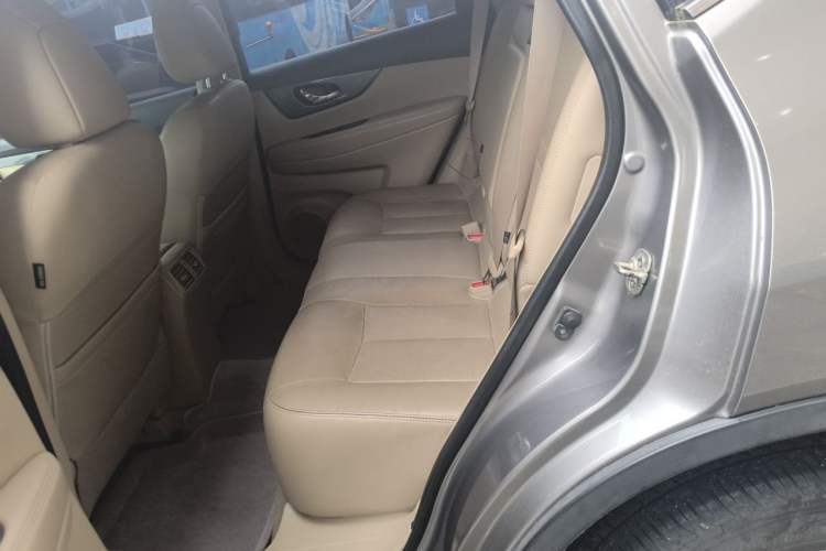 Used Nissan X-Trail 2014 2.5L CVT Leading Edition 4WD Left Rear Seat