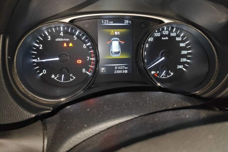 Used Nissan X-Trail 2014 2.5L CVT Leading Edition 4WD Odometer Close Up