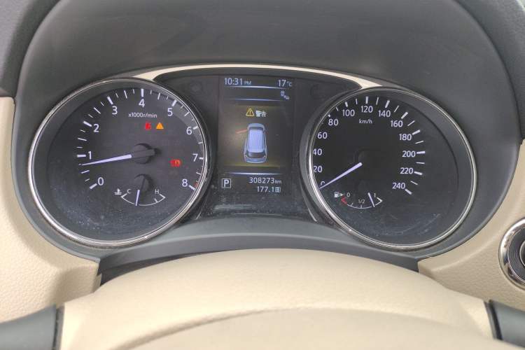 Used Nissan X-Trail 2014 2.5L CVT Ultimate Edition 4WD Odometer Close Up