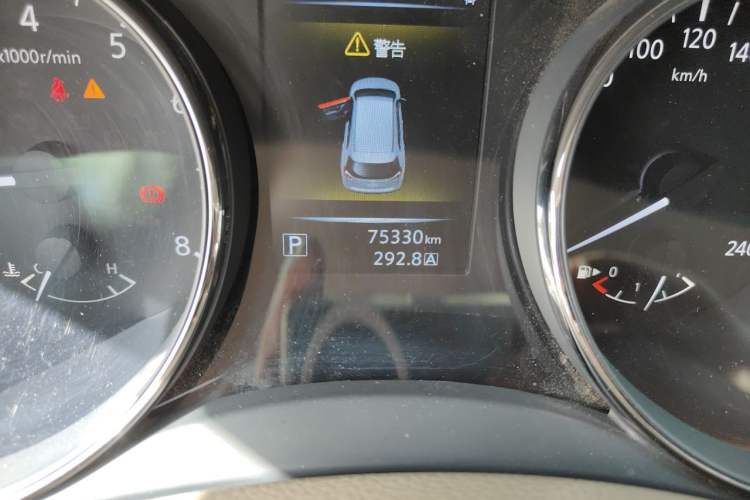 Used Nissan X-Trail 2014 2.5L CVT Luxury Edition 4WD Odometer Close Up