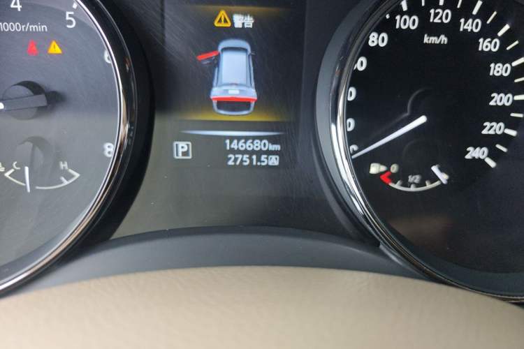 Used Nissan X-Trail 2014 2.5L CVT Ultimate Edition 4WD Odometer Close Up