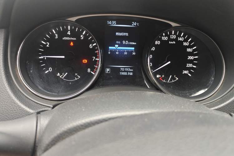 Used Nissan X-Trail 2014 2.0L CVT Comfort Edition 2WD Odometer Close Up