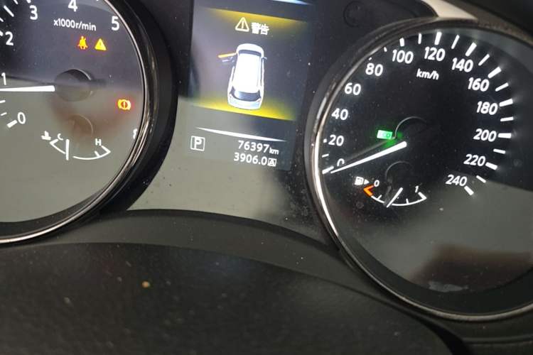 Used Nissan X-Trail 2014 2.0L CVT Comfort Edition 2WD Odometer Close Up