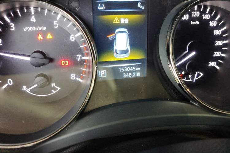 Used Nissan X-Trail 2014 2.5L CVT Luxury Edition 4WD Odometer Close Up