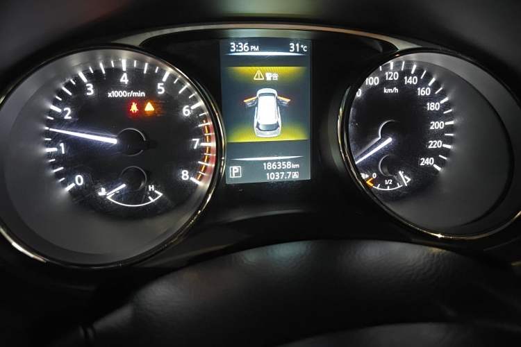 Used Nissan X-Trail 2014 2.0L CVT Comfort Edition 2WD Odometer Close Up