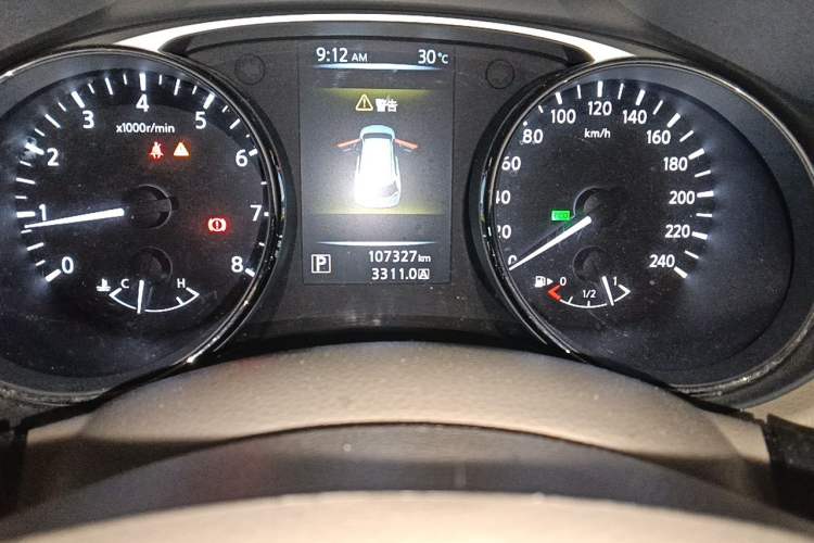 Used Nissan X-Trail 2014 2.0L CVT Comfort Edition 2WD Odometer Close Up
