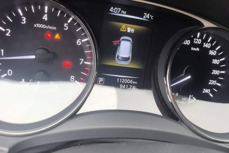 Used Nissan X-Trail 2014 2.0L CVT Comfort Edition 2WD Odometer Close Up