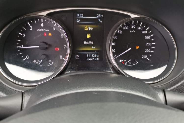 Used Nissan X-Trail 2014 2.5L CVT Luxury Edition 4WD Odometer Close Up