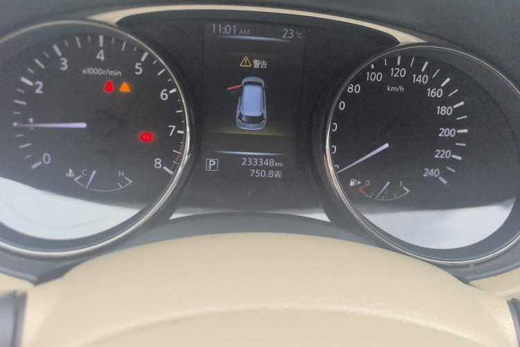 Used Nissan X-Trail 2014 2.5L CVT Leading Edition 4WD Odometer Close Up