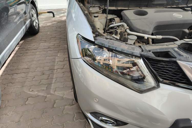 Used Nissan X-Trail 2014 2.5L CVT Luxury Edition 4WD Right Front Headlight