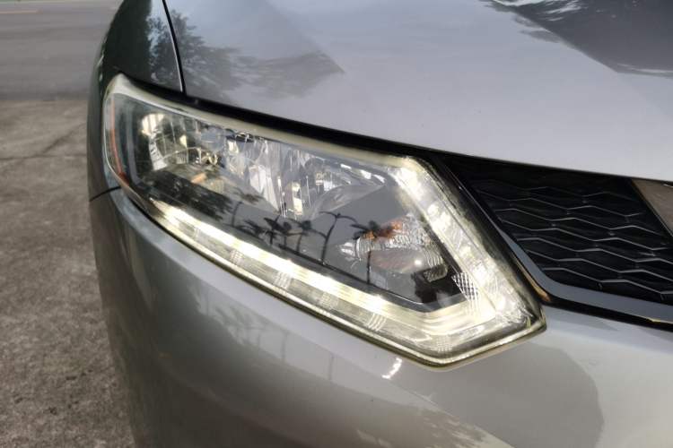 Used Nissan X-Trail 2014 2.0L CVT Comfort Edition 2WD Right Front Headlight