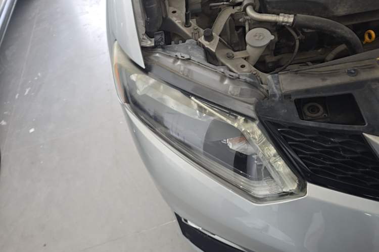 Used Nissan X-Trail 2014 2.0L CVT Comfort Edition 2WD Right Front Headlight