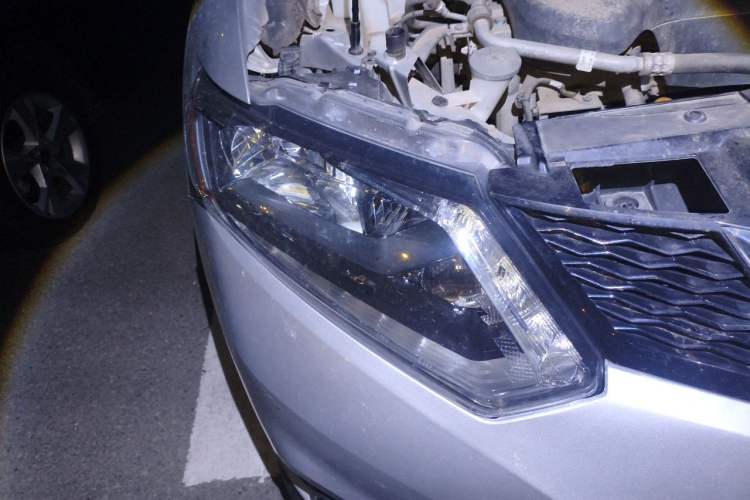 Used Nissan X-Trail 2014 2.5L CVT Luxury Edition 4WD Right Front Headlight