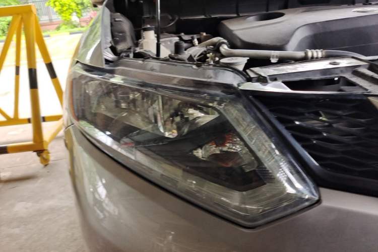 Used Nissan X-Trail 2014 2.5L CVT Luxury Edition 4WD Right Front Headlight