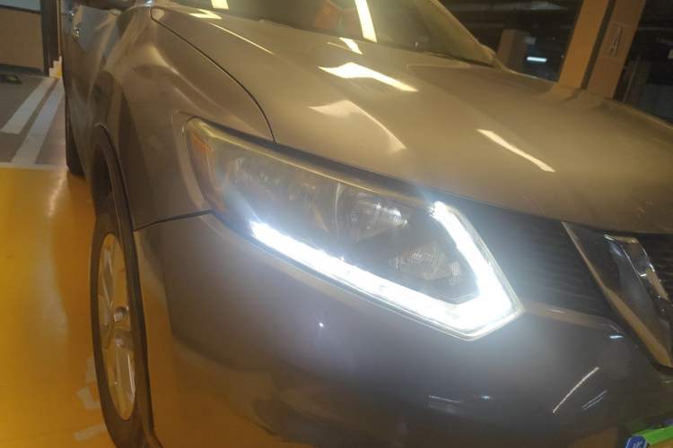 Used Nissan X-Trail 2014 2.0L CVT Comfort Edition 2WD Right Front Headlight