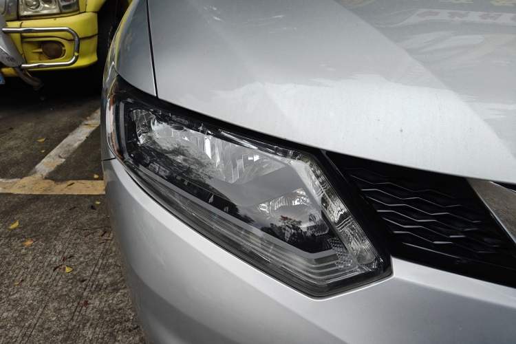 Used Nissan X-Trail 2014 2.0L CVT Comfort Edition 2WD Right Front Headlight