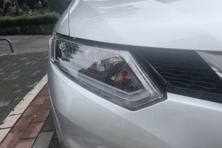 Used Nissan X-Trail 2014 2.0L CVT Comfort Edition 2WD Right Front Headlight