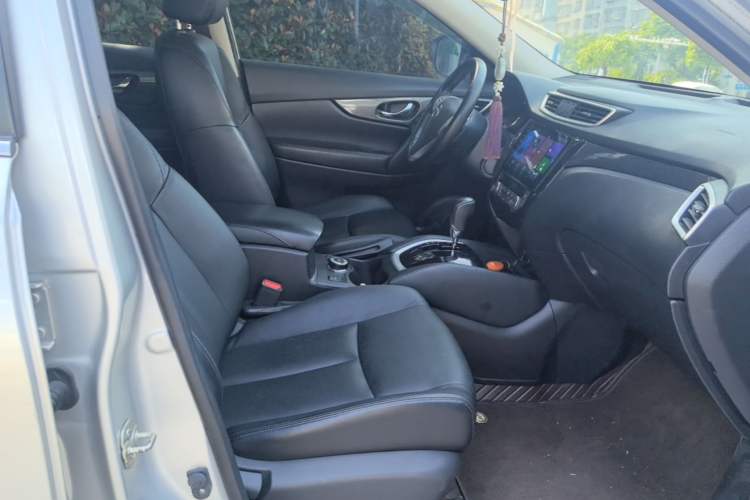 Used Nissan X-Trail 2014 2.5L CVT Luxury Edition 4WD Right Front Seat