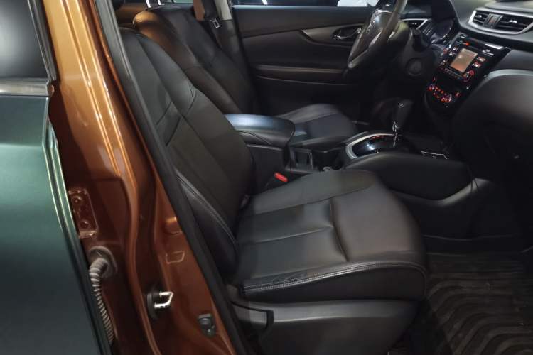 Used Nissan X-Trail 2014 2.0L CVT Comfort Edition 2WD Right Front Seat