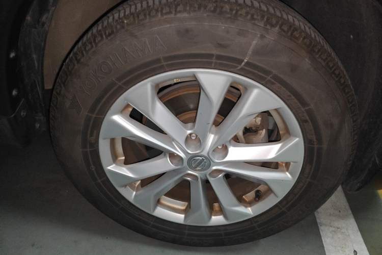 Used Nissan X-Trail 2014 2.5L CVT Leading Edition 4WD Right Front Wheel Hub