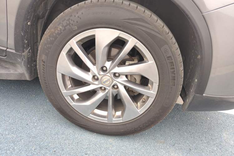 Used Nissan X-Trail 2014 2.5L CVT Ultimate Edition 4WD Right Front Wheel Hub