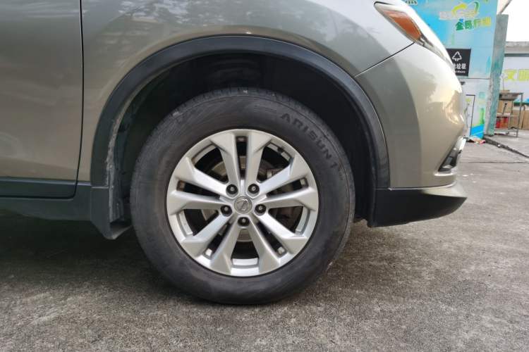 Used Nissan X-Trail 2014 2.0L CVT Comfort Edition 2WD Right Front Wheel Hub