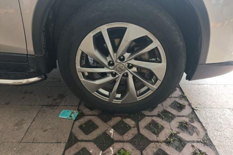 Used Nissan X-Trail 2014 2.5L CVT Ultimate Edition 4WD Right Front Wheel Hub