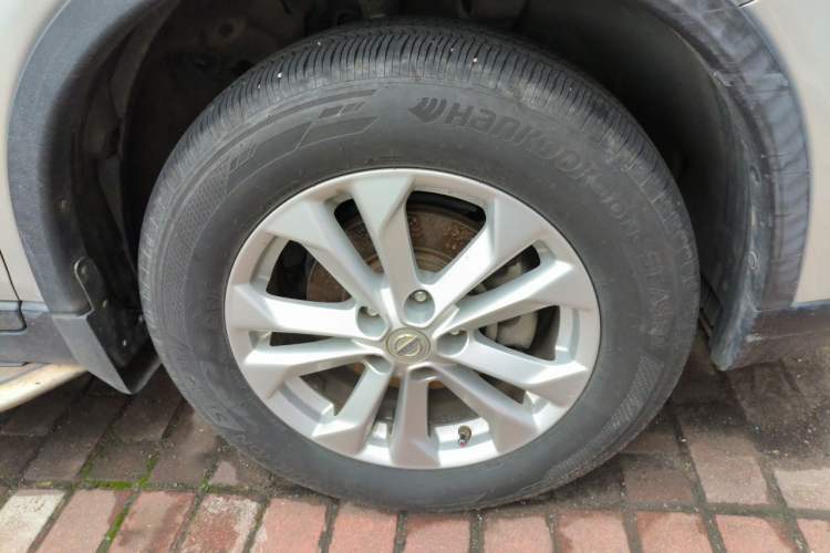 Used Nissan X-Trail 2014 2.0L CVT Comfort Edition 2WD Right Front Wheel Hub