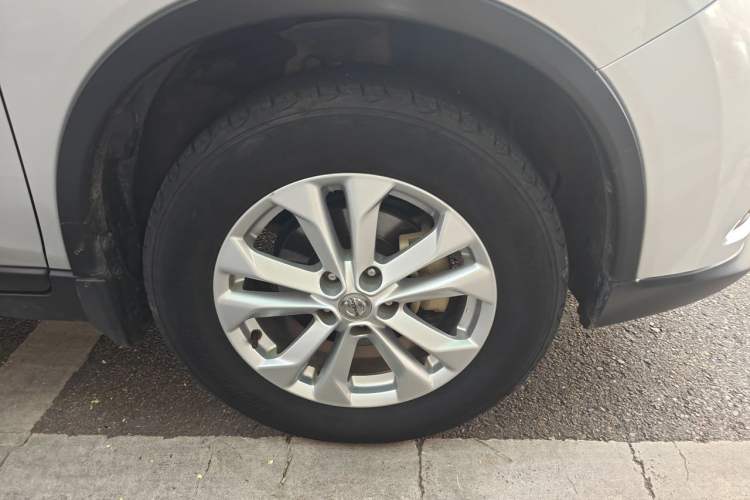 Used Nissan X-Trail 2014 2.0L CVT Comfort Edition 2WD Right Front Wheel Hub